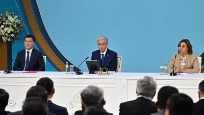 Конституциялық комиссия құрамына 100-ден астам азамат кіреді. Олар барлық ұсынысты сараптап, нақты өзгерістер жобасын әзірлейді, содан соң жалпыхалықтық референдум өткізу мерзімі белгіленеді., сурет - Zakon.kz жаңалық 20.01.2026 14:07