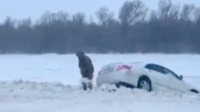  "Алматы-Ташкент" тасжолында жеңіл көлік арыққа түсіп кетті, сурет - Zakon.kz жаңалық 22.01.2026 21:02