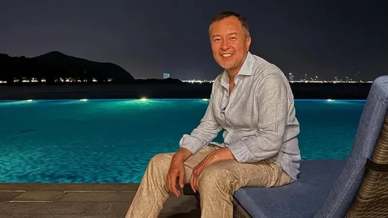 54 жастағы Ақан Сатаев алтыншы мәрте әке атанды