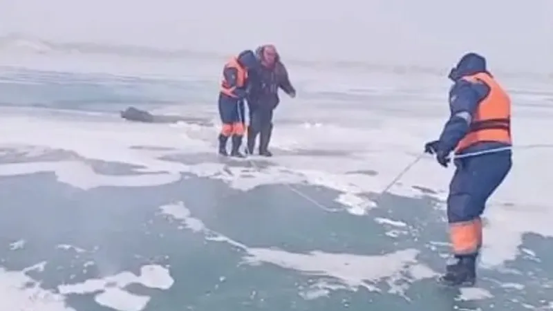 Қапшағай су қоймасында мұз жарылып, балықшы суға түсіп кетті