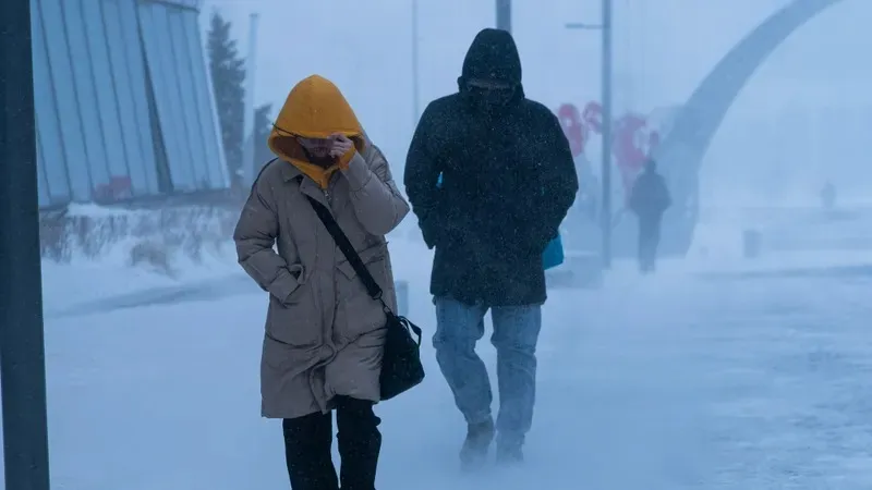 Қолайсыз ауа райына байланысты еліміздің 15 өңірінде дауылды ескерту жарияланды