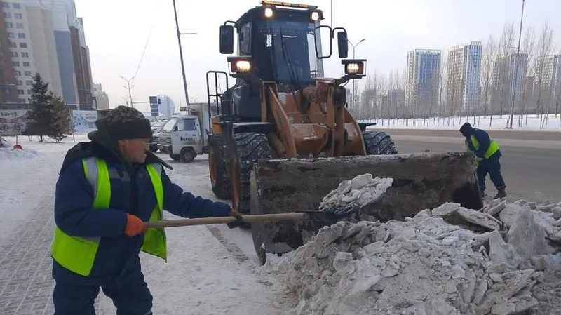 Астанада қар күреу жұмысына мыңнан астам арнайы техника жұмылдырылды
