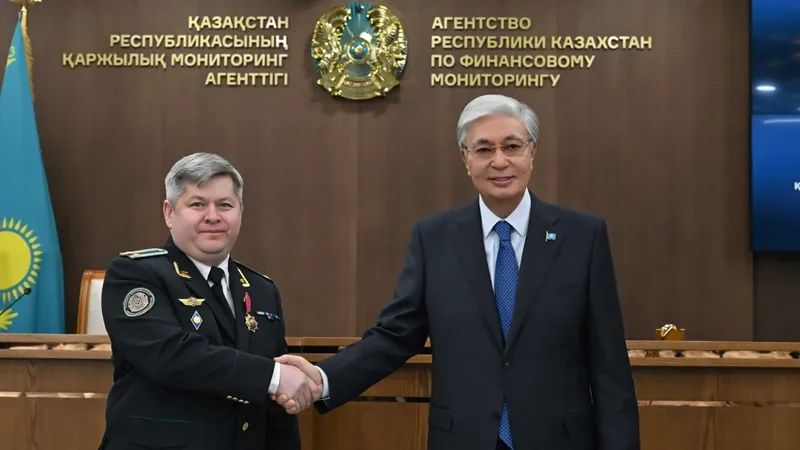 Президент қызметтік борышын үлгілі атқарғаны үшін ҚМА қызметкерлерін марапаттады