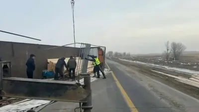 Шымкент – Самара тасжолында жүк көлігімен келе жатқан шетелдік апатқа ұшырады, сурет - Zakon.kz жаңалық 03.02.2026 18:41