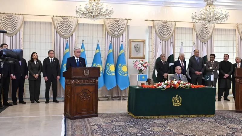 Тоқаев: Пәкістан – Қазақстанның Оңтүстік Азиядағы және одан тысқары жерлердегі сенімді әрі маңызды серіктесі