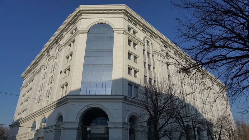 Алматыда Қайрат Сатыбалдыұлынан тәркіленген бизнес орталық саудаға қойылды