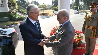 Қасым-Жомарт Тоқаевты Пәкістан премьер-министрінің резиденциясында ресми түрде қарсы алды, сурет - Zakon.kz жаңалық 04.02.2026 13:23