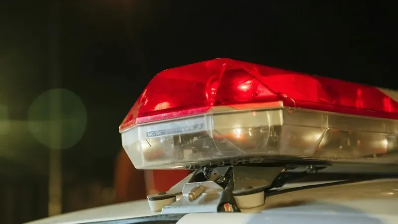 Сегізінші сынып оқушысы мектепке өрт қойып, сыныптастарына балғамен шабуыл жасаған