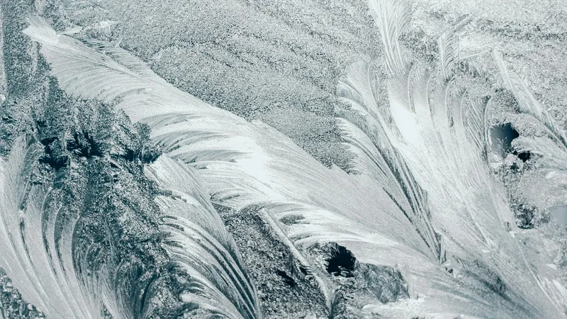 Қатты аяз, қар, жаңбыр және бұрқасын: Қазақстанда ауа райы күрт бұзылады