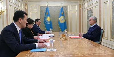 Президент Конституциялық комиссия жетекшілерімен жұмыс кеңесін өткізді, сурет - Zakon.kz жаңалық 06.02.2026 17:51