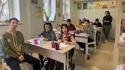 2025 жылы жеті негізгі жоба аясында 8,2 мыңнан астам адам қамтылып, оларға кешенді көмек көрсетіліп, қоғамға бейімделуіне жағдай жасалды. Бұл туралы қалалық Жұмыспен қамту және әлеуметтік бағдарламалар басқармасының өкілдері айтты., сурет - Zakon.kz жаңалық 09.02.2026 14:41