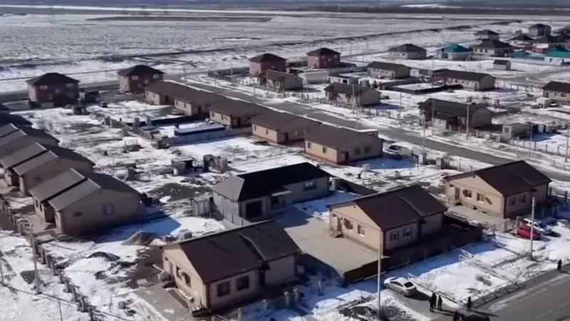 Атырауда бес жыл бұрын салынған үйлер апатты деп танылды