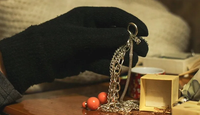 Қарағандыда 19 жастағы туысының алтын бұйымын ұрлаған