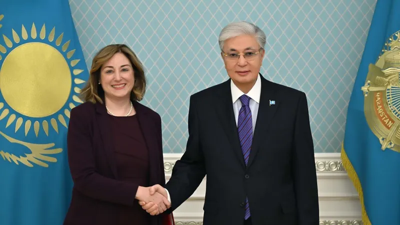 Мемлекет басшысы АҚШ елшісі Джули Стаффтты қабылдады