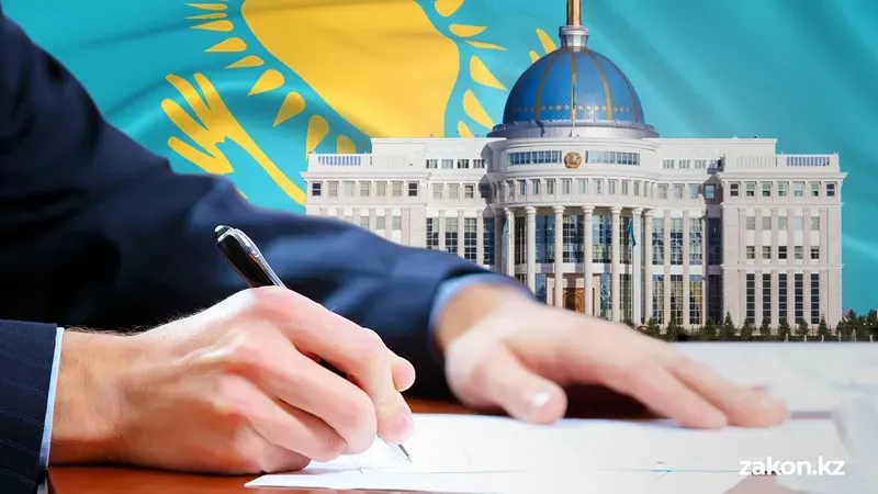 Мемлекет басшысы Михаил Шайдоровты II дәрежелі "Барыс" орденімен марапаттайды