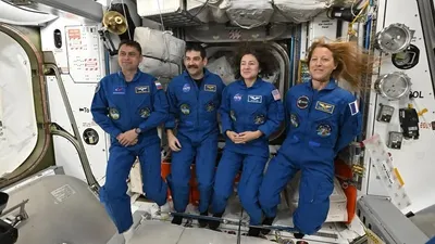 Ғарышкерлер Crew-12 экипажымен кездесу сәтіндегі суреттермен бөлісті , сурет - Zakon.kz жаңалық 16.02.2026 14:07