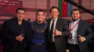 Головкин Бакуде өткен турнирде қазақстандық спортшыға қолдау білдіріп, сыйлыққа әзербайжан кілемін алды, сурет - Zakon.kz жаңалық 16.02.2026 12:34