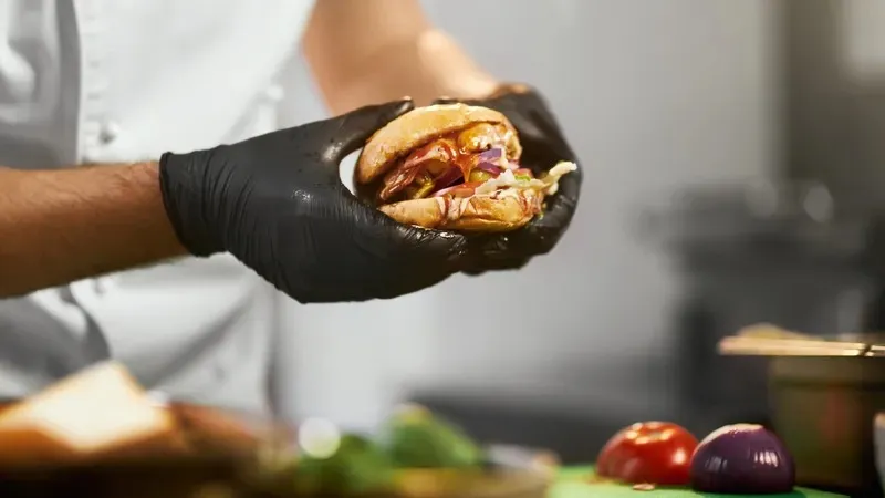 Burger King-тің басы дауға ілікті: Еңбек министрлігі мәлімдеме жасады