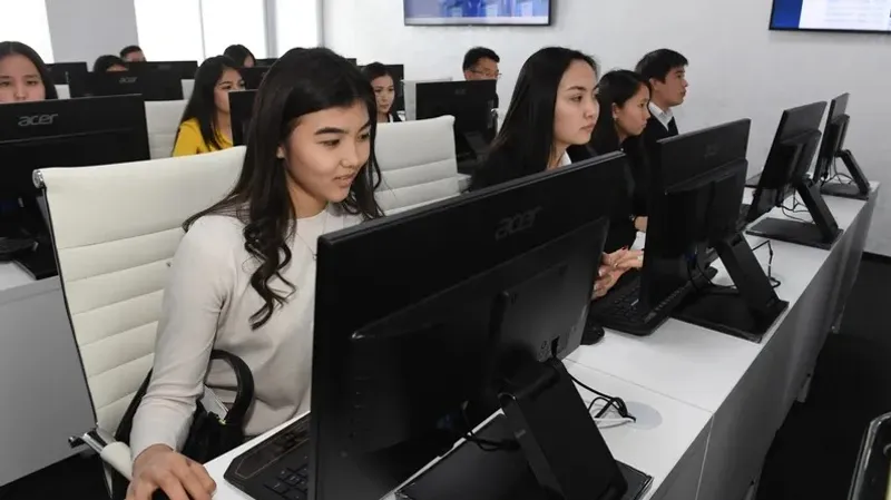 Қос мектеп түлегі өздеріне тиесілі "Алтын белгіге" сотқа жүгіну арқылы қол жеткізді