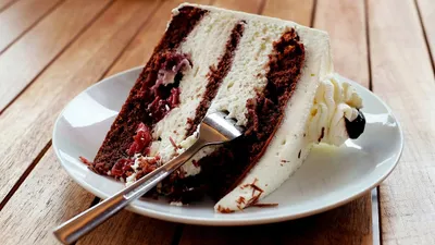 СҚО-да дүкен сөресіндегі торттың арасынан тіс шыққан , сурет - Zakon.kz жаңалық 18.02.2026 09:33