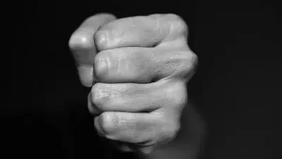 Ұрып-соғу, Шымкент, сот приставы, бір топ қаскөй, сот ғимараты, сот үкімі, сурет - Zakon.kz жаңалық 18.02.2026 20:57