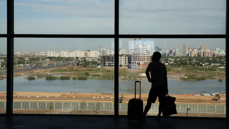 Қазақстандық әйелді ұшаққа отырғызбай қойған: сот шешімі шықты