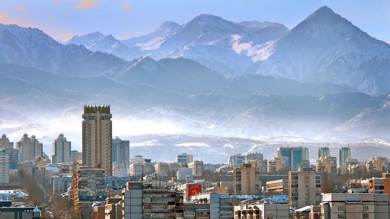 Синоптиктер Алматыда неге күннің күрт жылып кеткенін түсіндірді