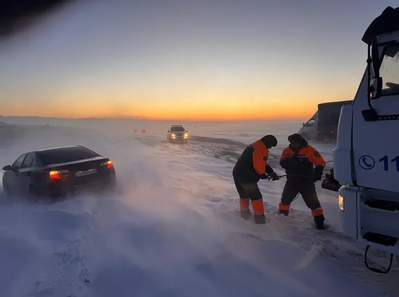 Қазақстанда кейінгі он күнде қар құрсауынан 145 адам құтқарылды