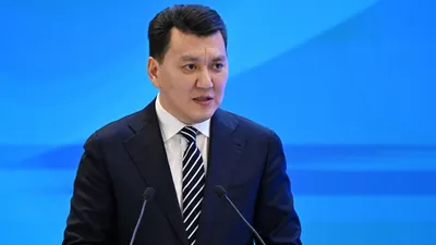 Ерлан Қарин: Жаңа Конституция ел дамуындағы жаңа тарихи кезеңді бастайды, сурет - Zakon.kz жаңалық 21.02.2026 15:30