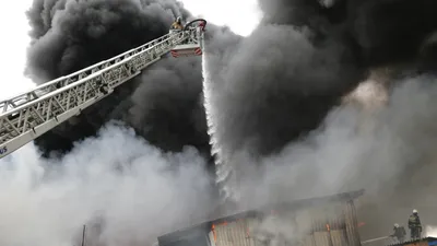 Петропавлдағы өндірістік ғимараттағы өрт тұрғындарды шошытты, сурет - Zakon.kz жаңалық 21.02.2026 09:55