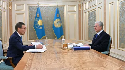 Мемлекет басшысы Орталық референдум комиссиясының төрағасы Нұрлан Әбдіровті қабылдады  Қасым-Жомарт Тоқаевқа республикалық референдумды ұйымдастыру және дайындық жұмыстары туралы мәлімет берілді.   Президент референдумды өткізу барысында ашықтыққа, заңдылыққа және барлық азаматқа тең жағдай жасау қажет екеніне баса назар аударды. , сурет - Zakon.kz жаңалық 24.02.2026 13:21