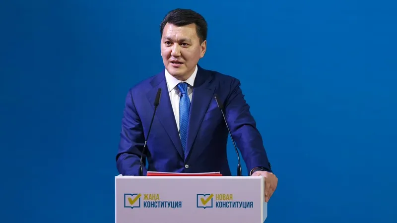 "30 жылда қоғам өзгерді": Мемлекеттік кеңесші қолданыстағы Конституция мен жаңа Ата Заңның айырмашылығын атады