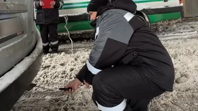 Алматыда атмосфералық ауаны қорғау қағидалары аясында автокөліктердің экологиялық талаптарды сақтауына қатысты рейдтік іс-шаралар жалғасып келеді. , сурет - Zakon.kz жаңалық 26.02.2026 16:41