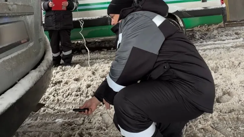 Алматыда автокөліктерді тексеру барысында жүздеген көліктің экологиялық талапты бұзғаны анықталды