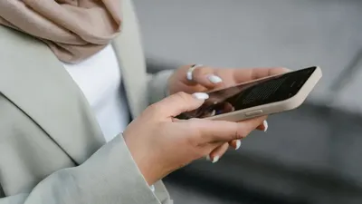 Ұялы байланыс телефоны, смартфон, СІМ, Таяу Шығыс елдері,  жедел байланыс желілері, нөмірлері , сурет - Zakon.kz жаңалық 28.02.2026 16:21