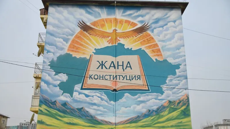 Шымкентте жаңа Конституцияны қолдауға арналған мурал салынды