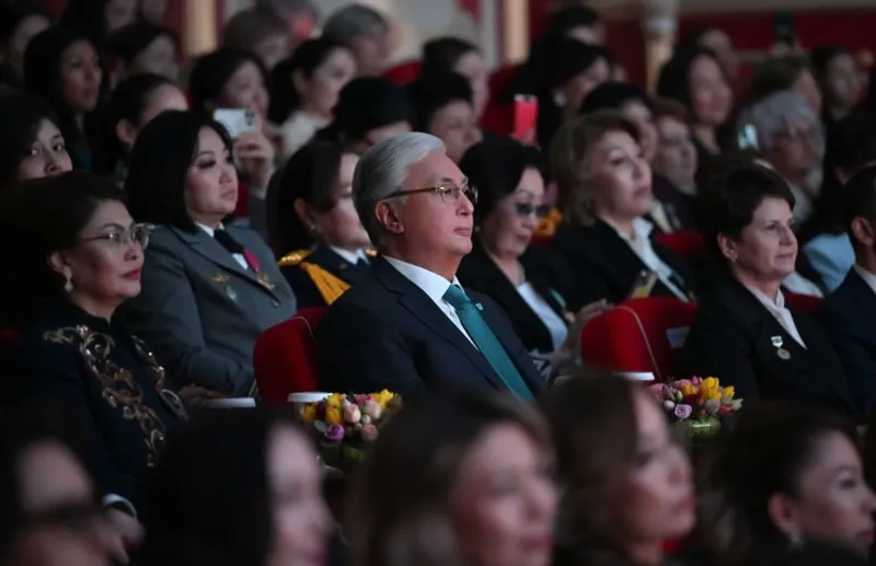 Тоқаев мерекелік концертке барды