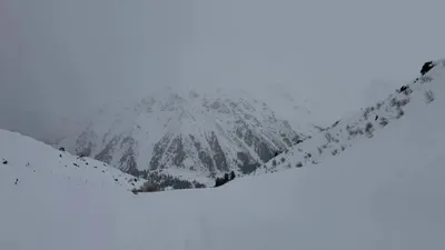 ТЖМ қар көшкінінің өздігінен түсуі туралы ескертті, сурет - Zakon.kz жаңалық 06.03.2026 21:58