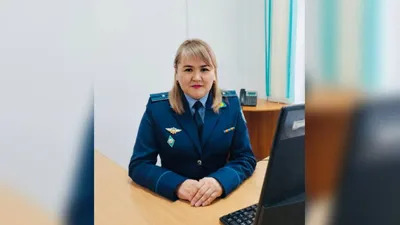 Көпшілікті әйел адамдардың иықтарына погон тағып, форма киген сәті ерекше назар аудартады. Олар нәзік әрі сымбатты болғанымен, бойларынан табандылық пен темірдей тәртіп айқын сезіледі., сурет - Zakon.kz жаңалық 06.03.2026 11:45