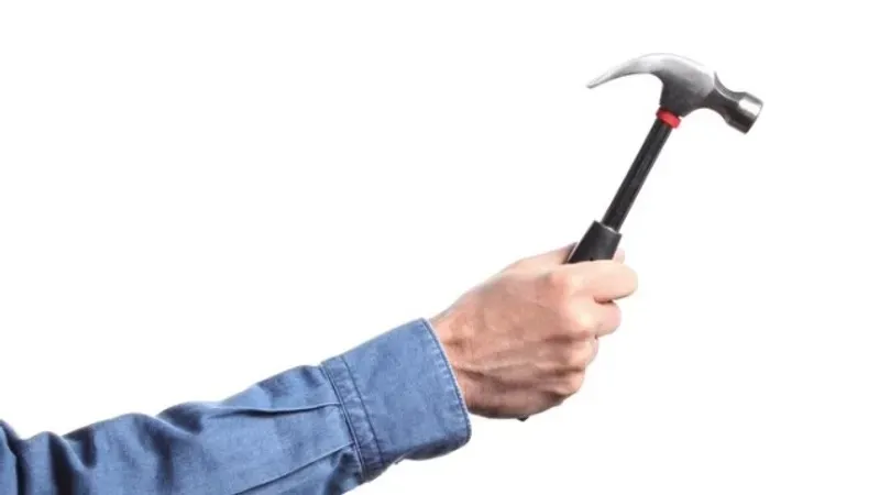 Үндістанда бұрын сотты болған ер адам 16 жасар жасөспірімді балғамен ұрып өлтірді