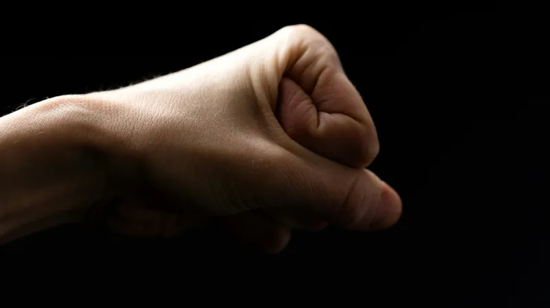 Атырау тұрғыны 19 жастағы қызды ұрып-соғып, пышақтап, оны видеоға түсірген