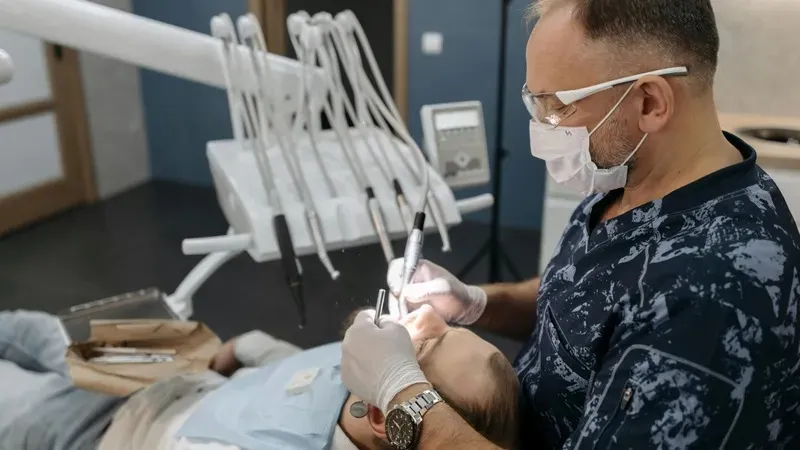 Қазақстанда міндетті әлеуметтік медициналық сақтандыру шеңберінде тіс қызметтері кімдерге қолжетімді