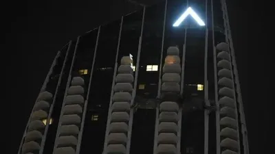 Дубайда зәулім ғимараттардың біріне дрон құлады, сурет - Zakon.kz жаңалық 12.03.2026 11:02