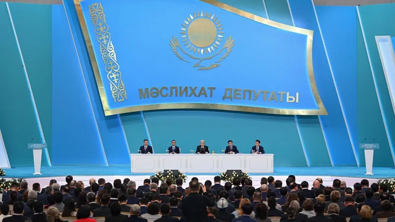 "Кейін мен де атсалыстым деп, мақтанышпен айтасыздар": Тоқаев жастарды референдумға белсене қатысуға шақырды