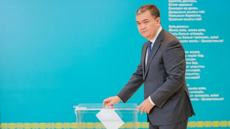 Астана қаласының әкімі Жеңіс Қасымбек референдумда дауыс берді