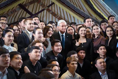 Тоқаев референдумға белсене қатысқан жастармен әңгімелесті, сурет - Zakon.kz жаңалық 16.03.2026 02:10