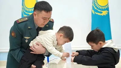 Шетелде өтіп жатқан референдумда қандай танымал қазақстандықтар дауыс берді – фото және видео, сурет - Zakon.kz жаңалық 15.03.2026 15:44