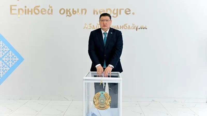 Абай облысы әкімі референдумда дауыс берді