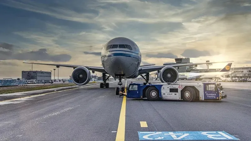 Дубайда әуе рейстеріне қызмет көрсету уақытша тоқтатылды