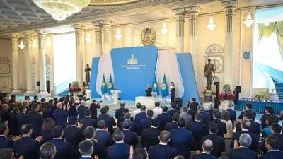 Мемлекет басшысының айтуынша, Ата заңды әзірлеу мен қабылдау жалпыұлттық бірліктің салтанат құрғанын және елдегі реформаларға кең қолдау бар екенін көрсетті., сурет - Zakon.kz жаңалық 17.03.2026 14:32